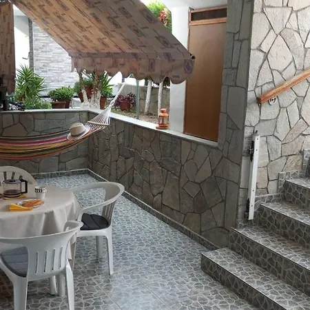 Lemon House * Polychrono